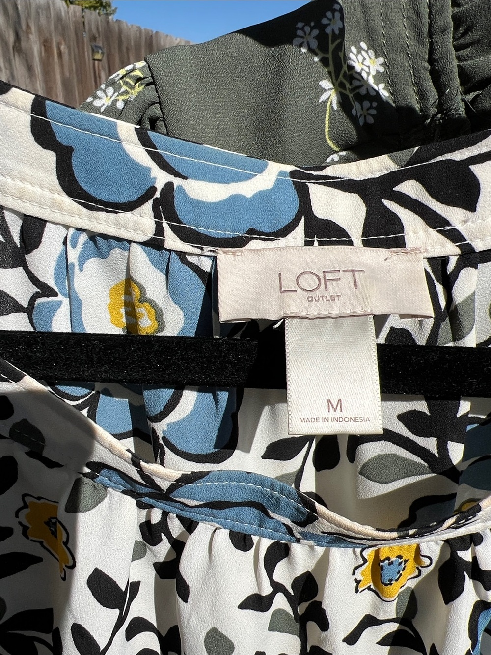 5 Loft / Loft Outlet Long Sleeve Tops- Medium - Picture 5 of 6